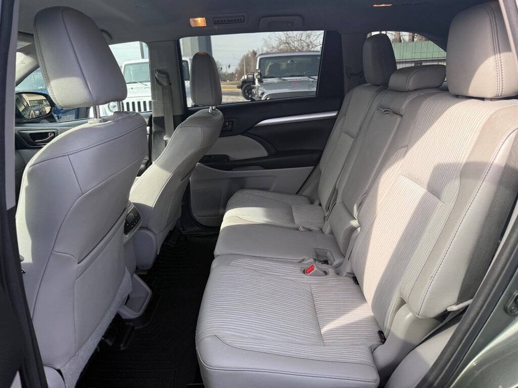 2017 Toyota Highlander Image 16