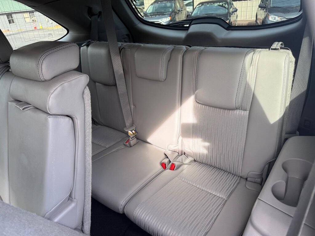2017 Toyota Highlander Image 17