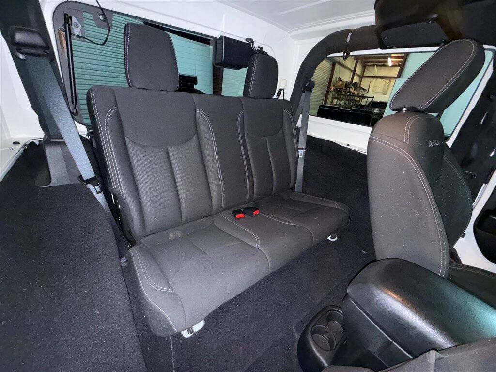 2017 Jeep Wrangler Image 12