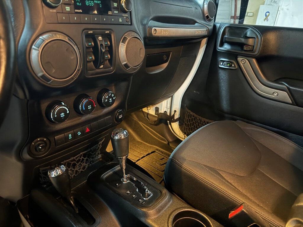 2015 Jeep Wrangler Unlimited Image 12