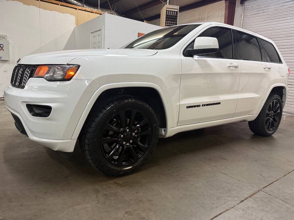 2019 Jeep Grand Cherokee Image 2