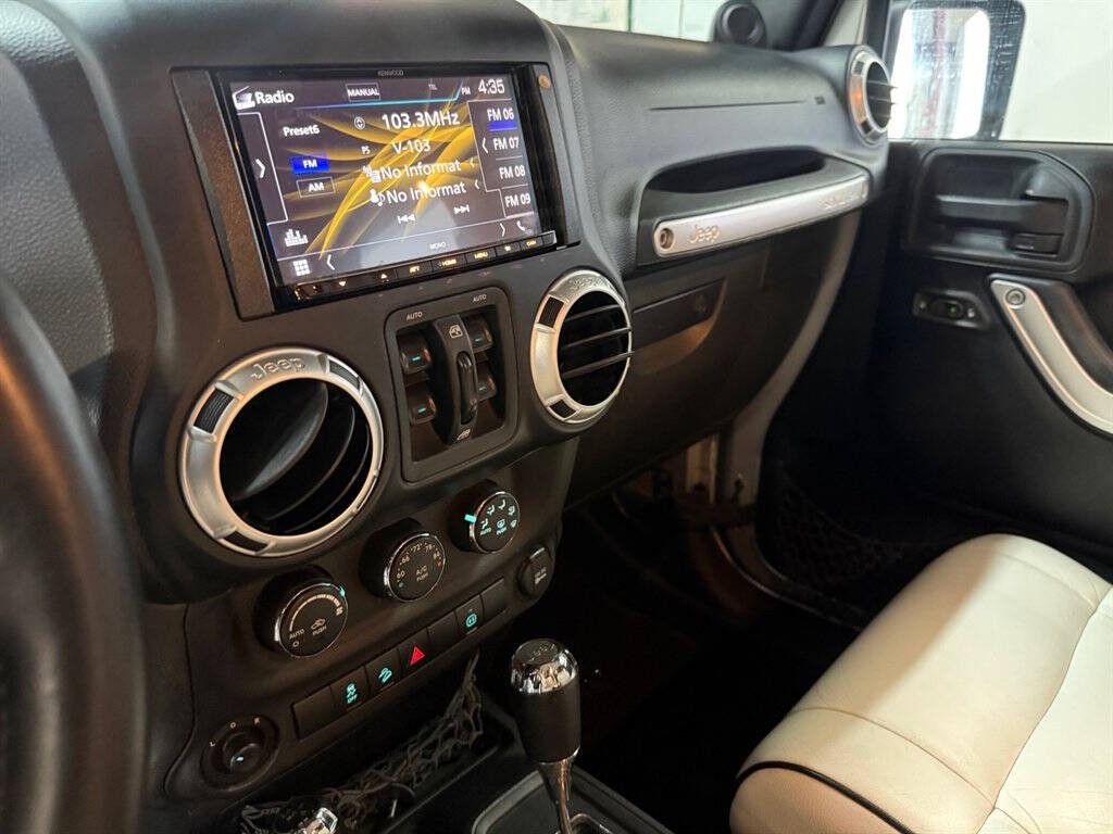 2012 Jeep Wrangler Unlimited Image 13