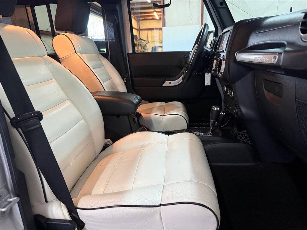 2012 Jeep Wrangler Unlimited Image 16