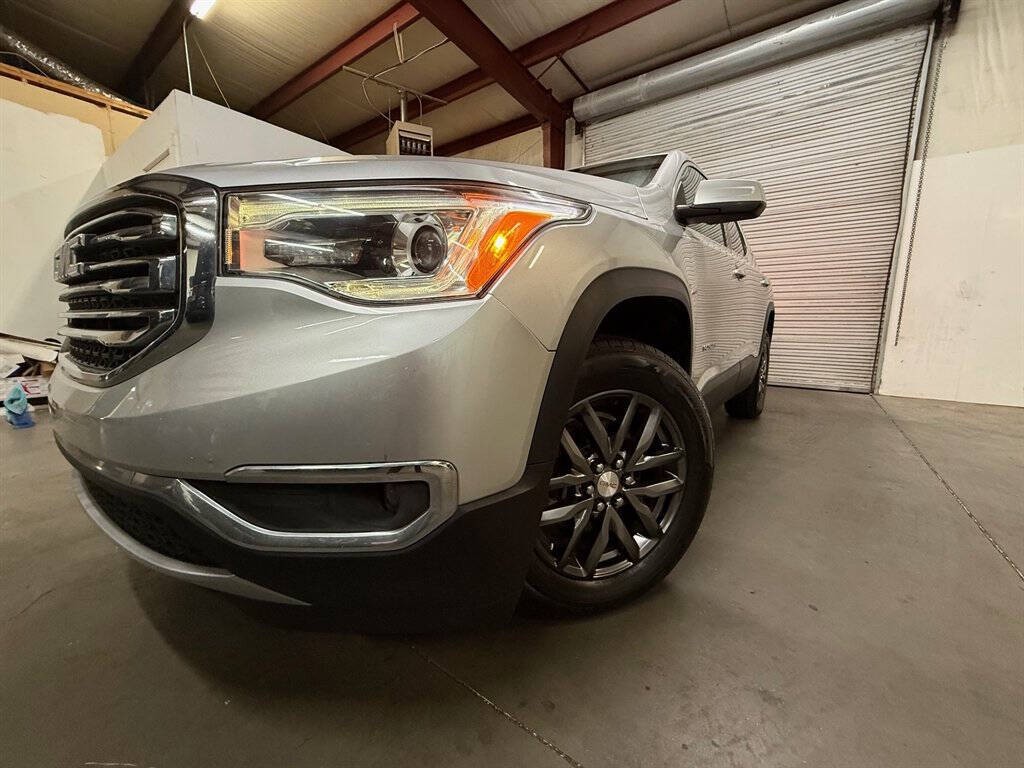 2017 GMC Acadia Image 2