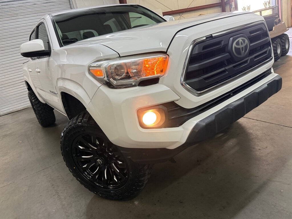 2018 Toyota Tacoma Image 2