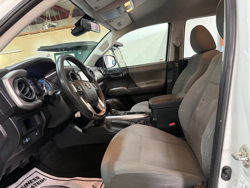 2018 Toyota Tacoma Image 12