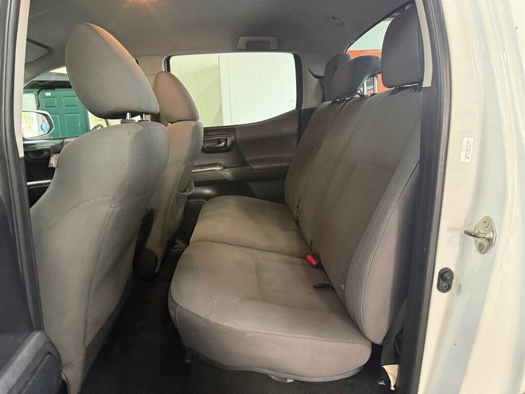 2018 Toyota Tacoma Image 15