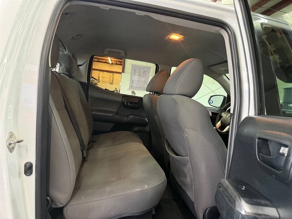 2018 Toyota Tacoma Image 18