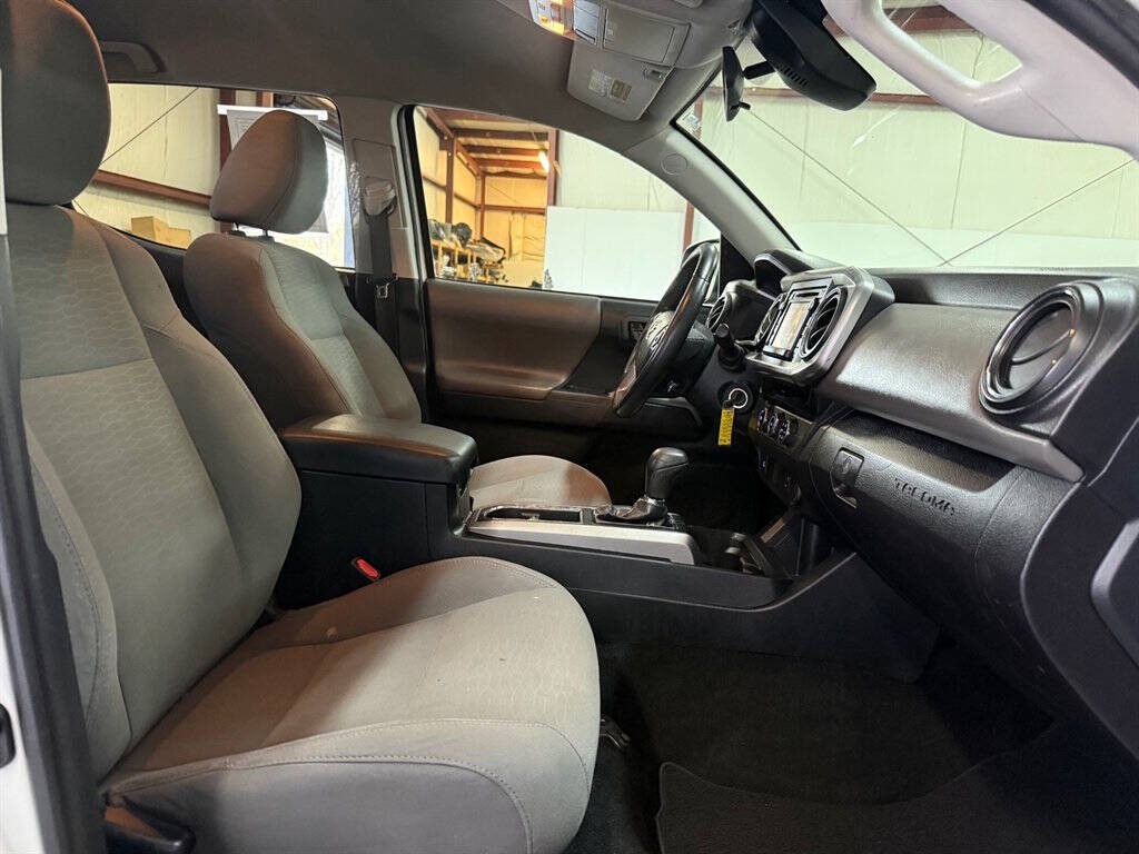 2018 Toyota Tacoma Image 19