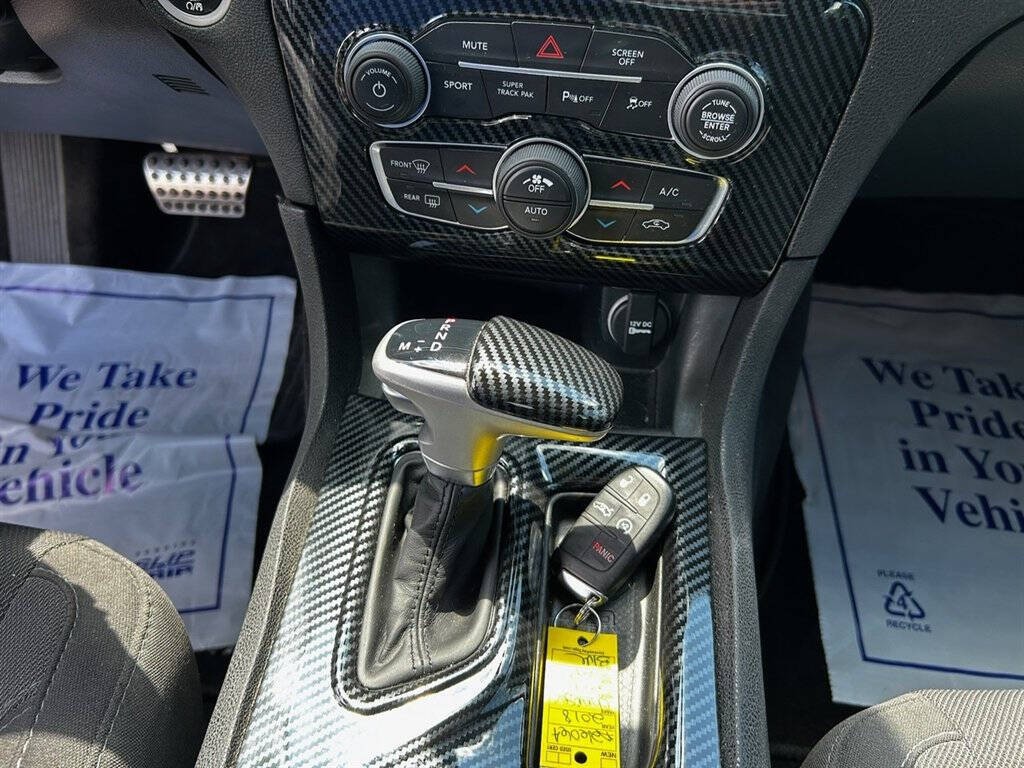 2018 Dodge Charger Image 18