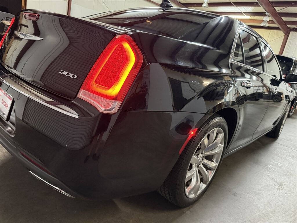 2018 Chrysler 300 Image 9