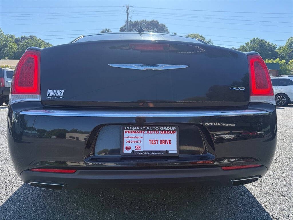 2018 Chrysler 300 Image 18