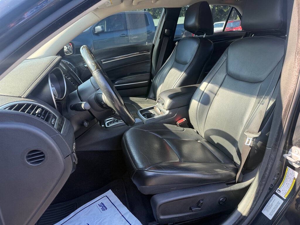 2018 Chrysler 300 Image 22