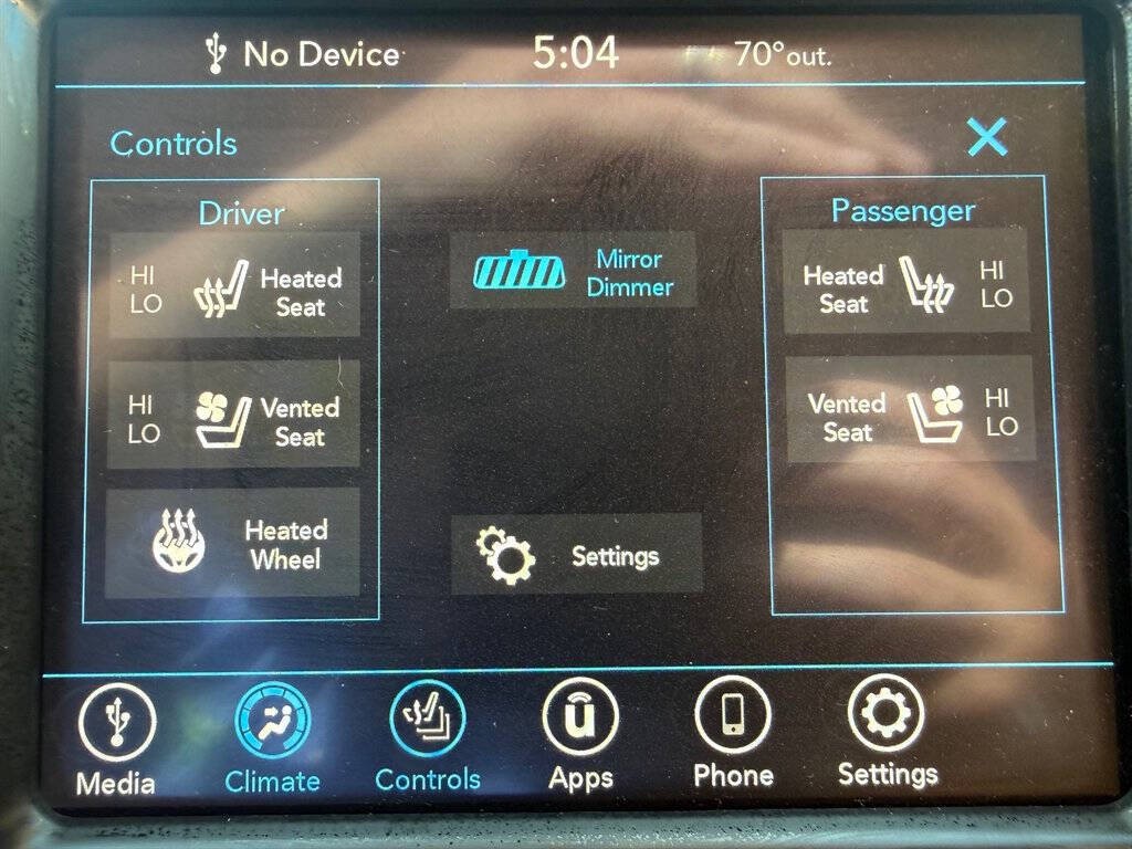 2018 Chrysler 300 Image 23
