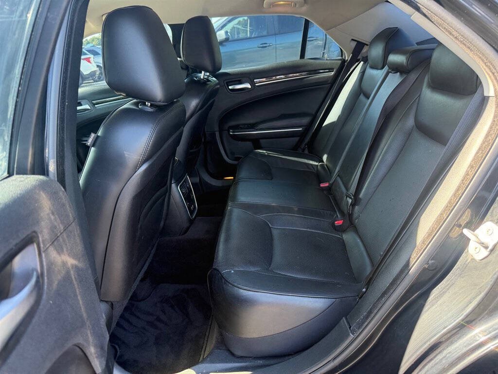 2018 Chrysler 300 Image 25