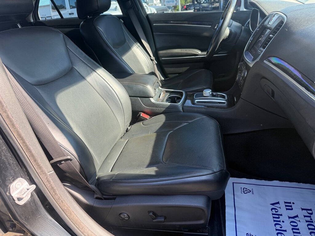 2018 Chrysler 300 Image 27