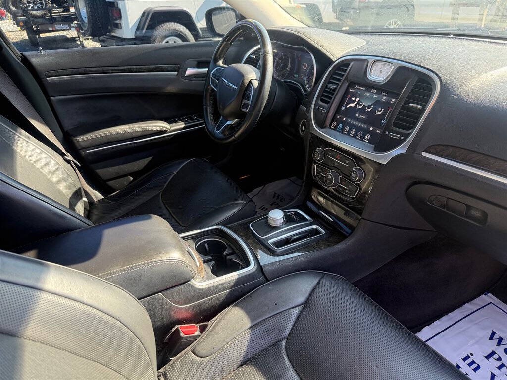 2018 Chrysler 300 Image 28