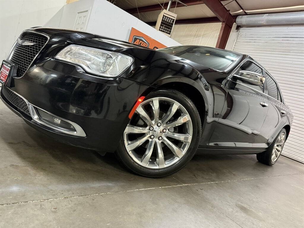 2018 Chrysler 300 Image 1
