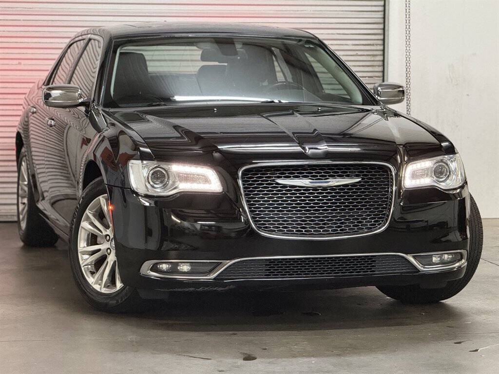 2016 Chrysler 300 Image 1