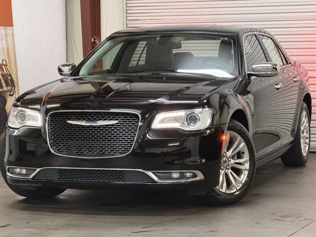 2016 Chrysler 300 Image 2