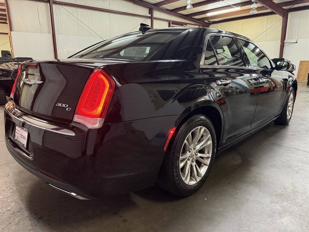 2016 Chrysler 300 Image 9