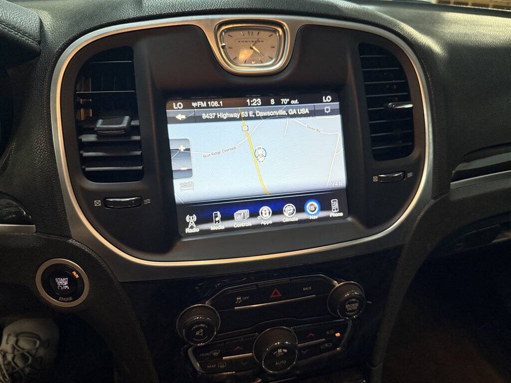2016 Chrysler 300 Image 11