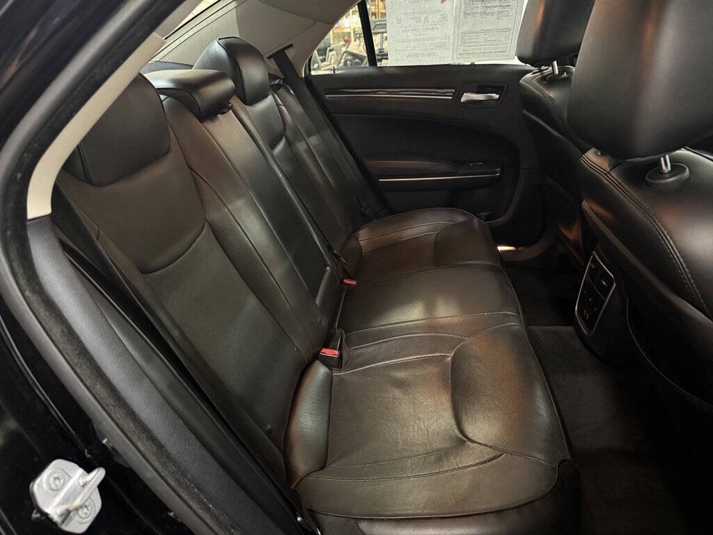 2016 Chrysler 300 Image 15