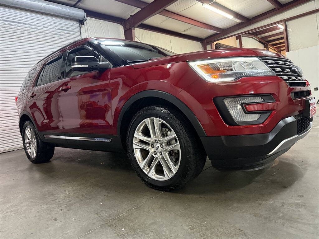 2017 Ford Explorer Image 1
