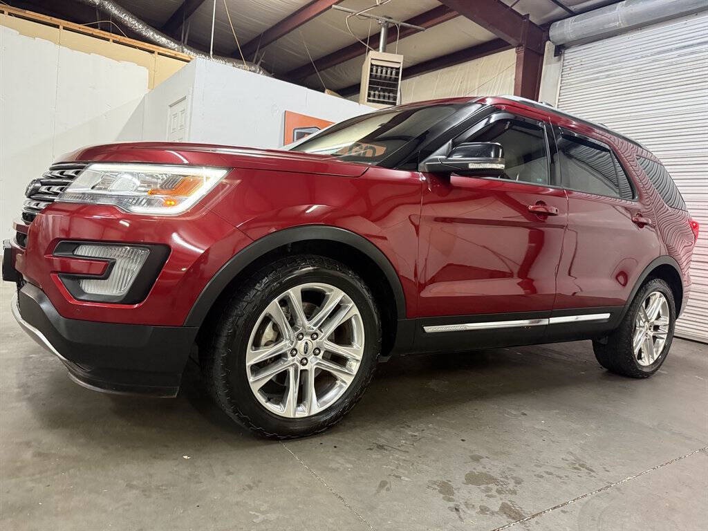 2017 Ford Explorer Image 2