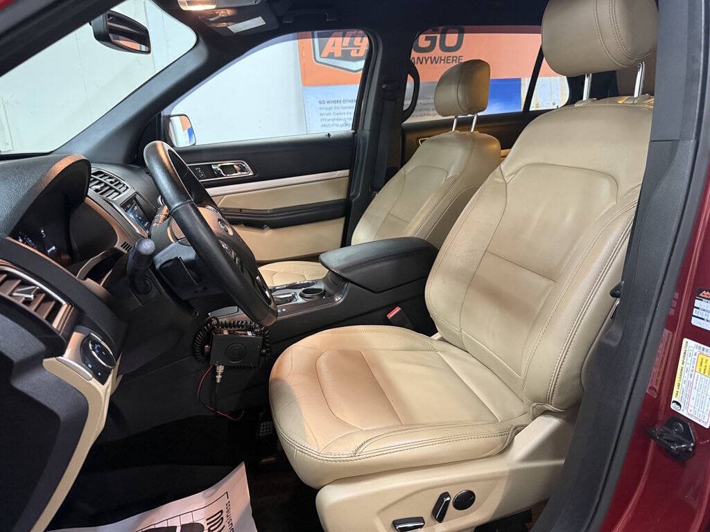 2017 Ford Explorer Image 9