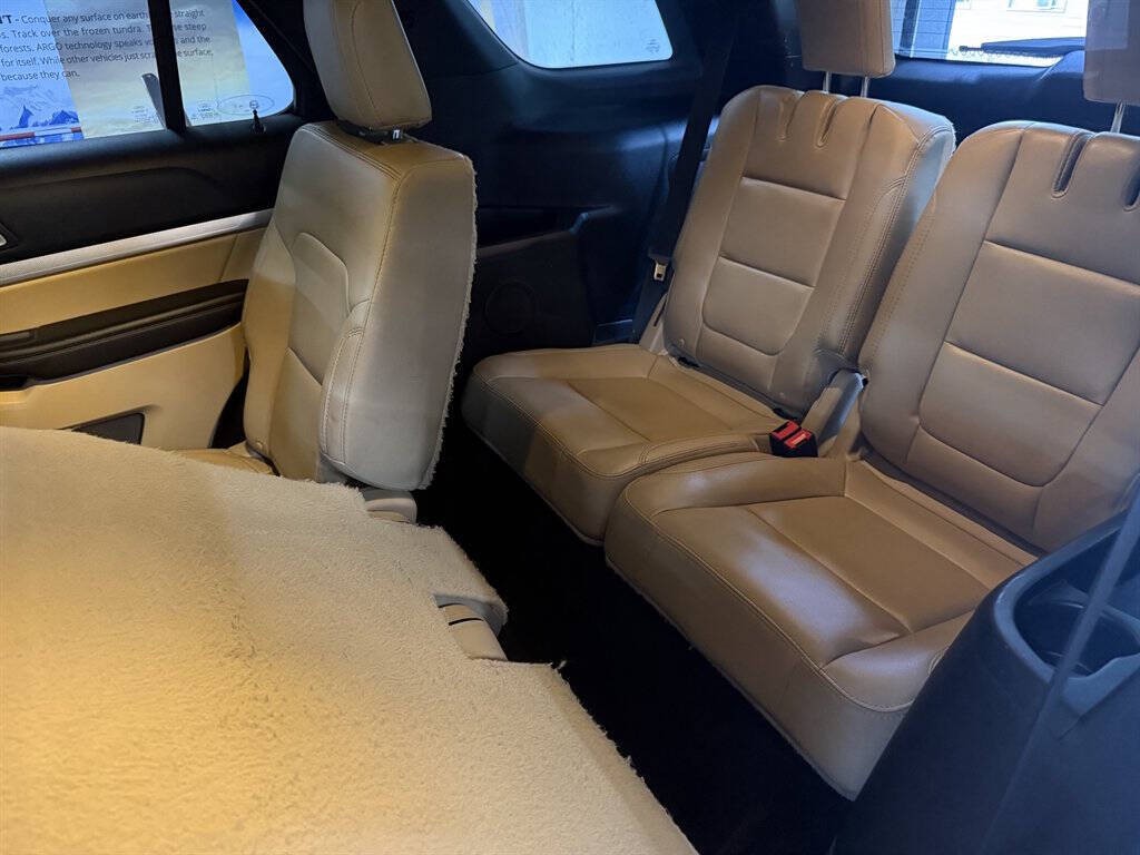 2017 Ford Explorer Image 14