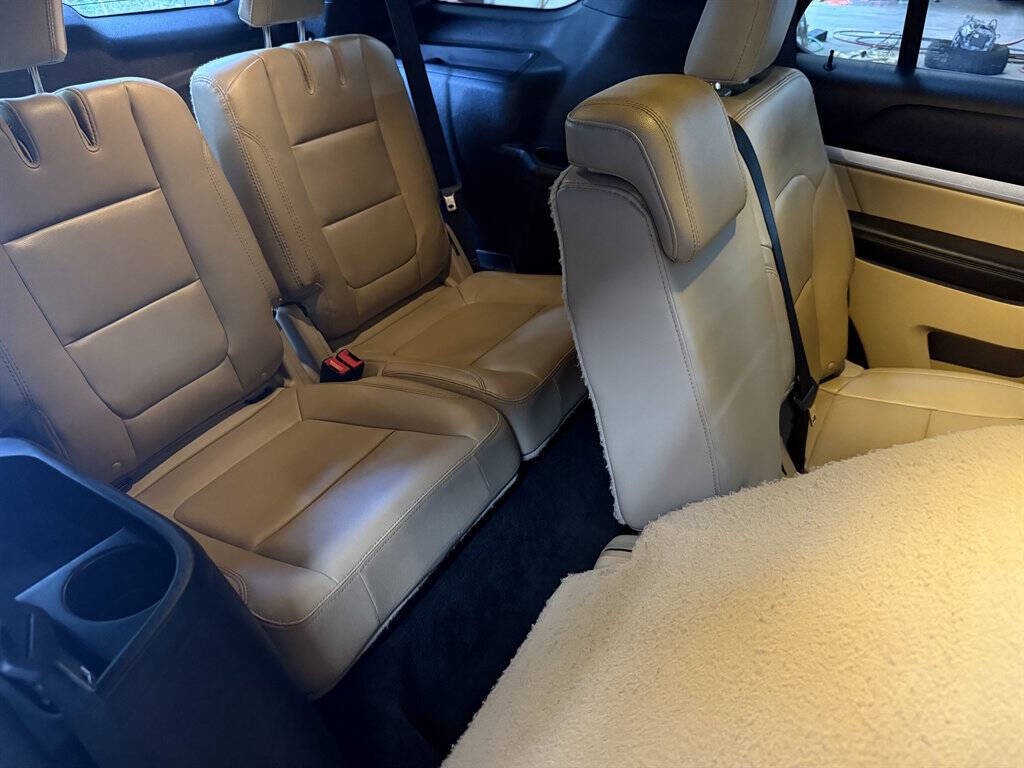 2017 Ford Explorer Image 17