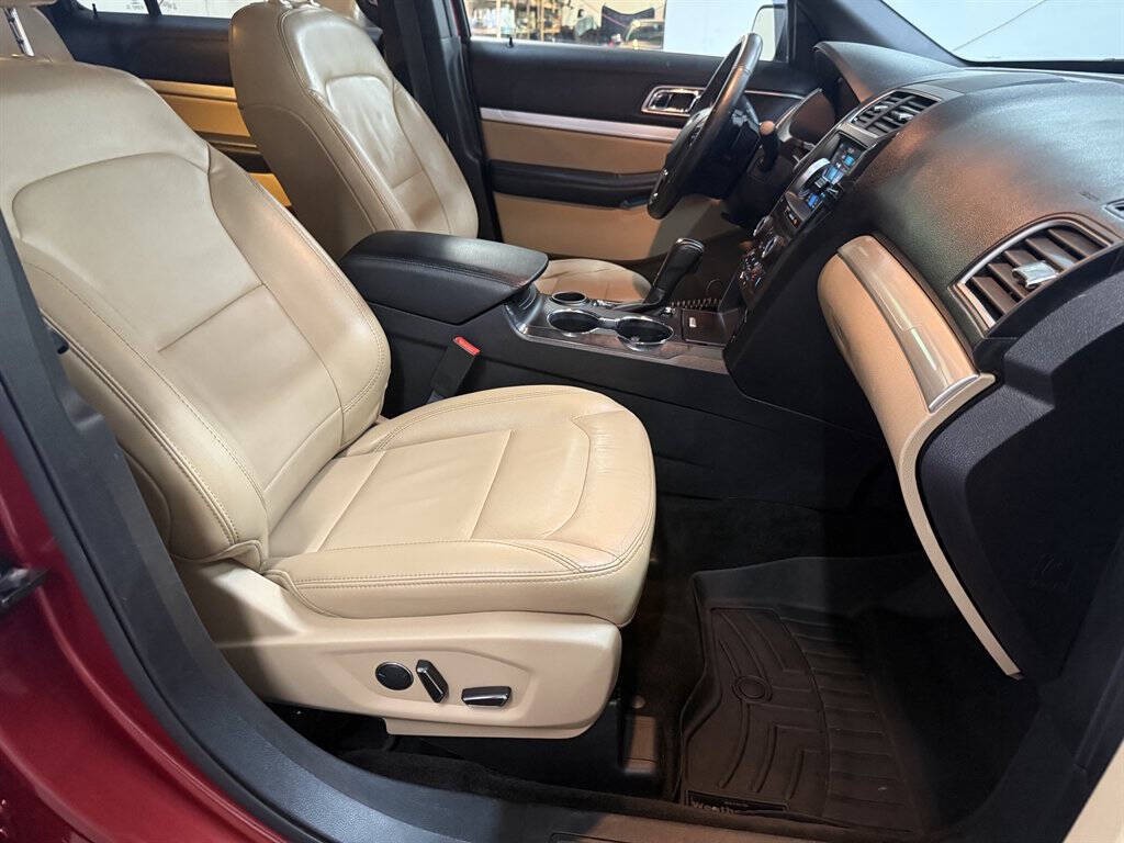2017 Ford Explorer Image 18