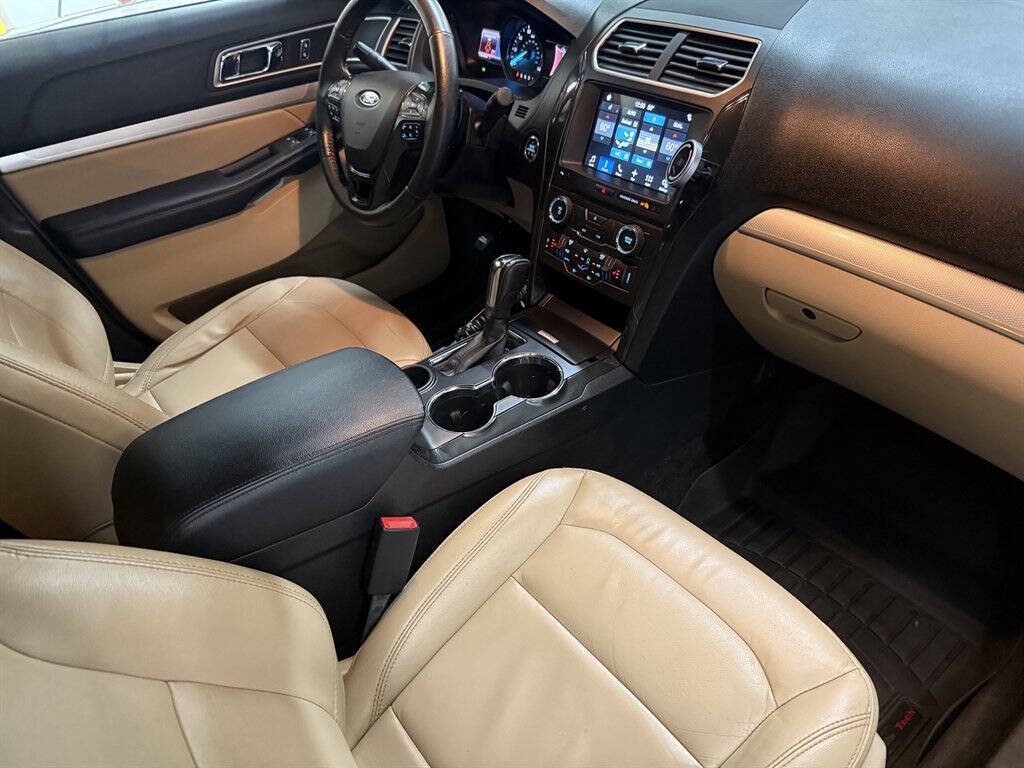 2017 Ford Explorer Image 19