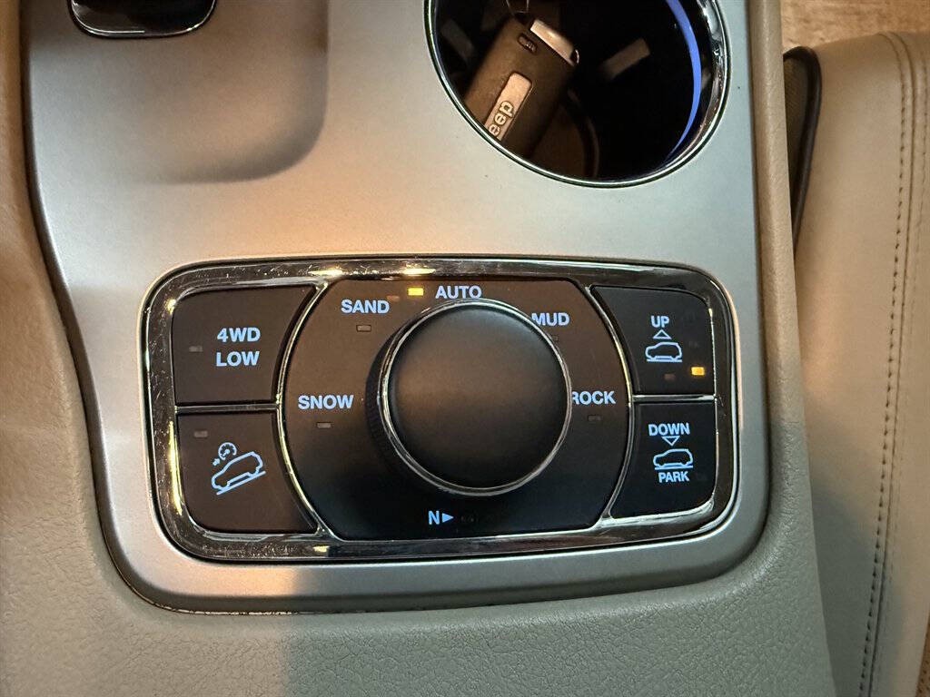 2014 Jeep Grand Cherokee Image 16