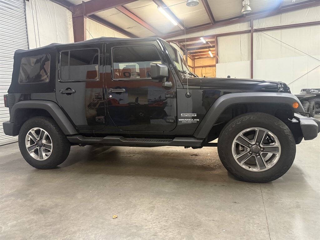 2017 Jeep Wrangler Unlimited Image 2