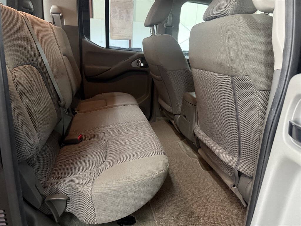2016 Nissan Frontier Image 11