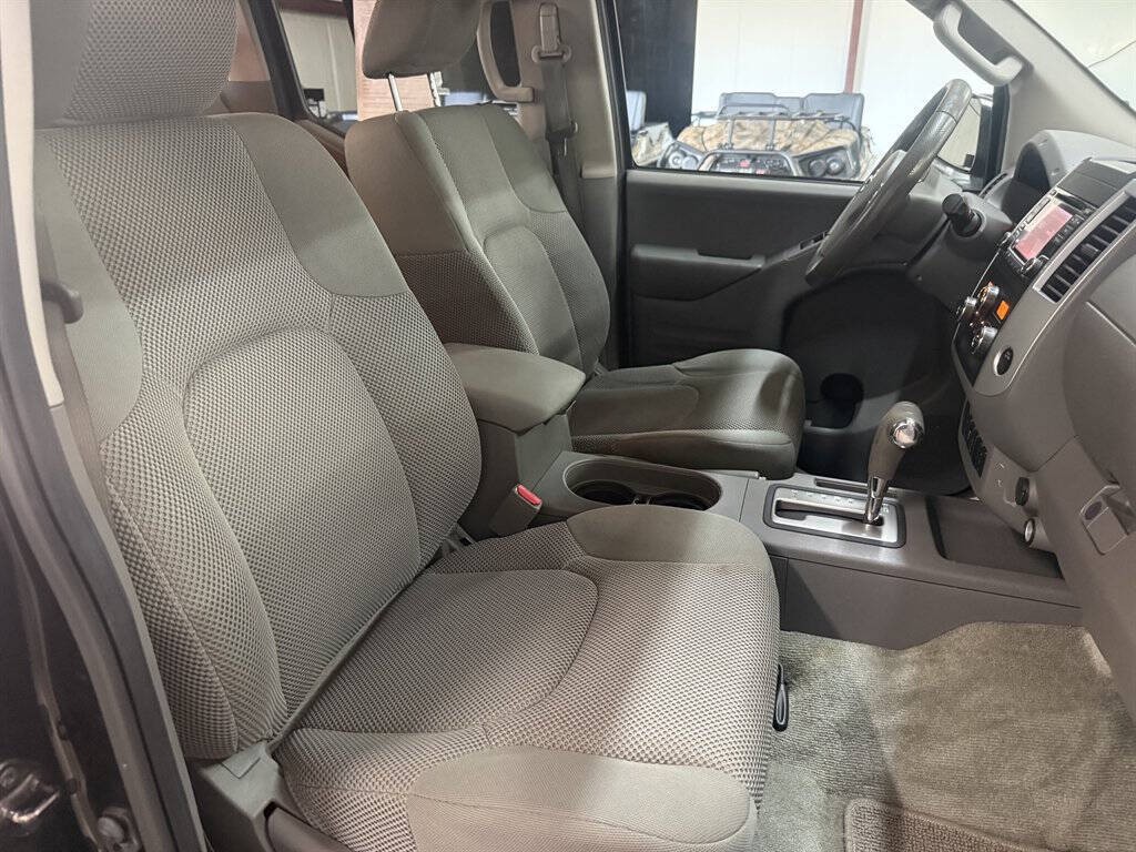 2016 Nissan Frontier Image 12