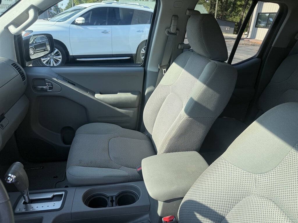 2016 Nissan Frontier Image 24