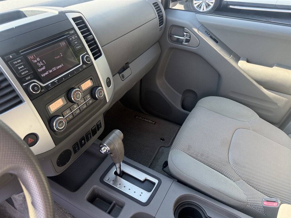 2016 Nissan Frontier Image 25