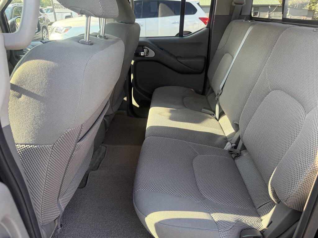 2016 Nissan Frontier Image 26