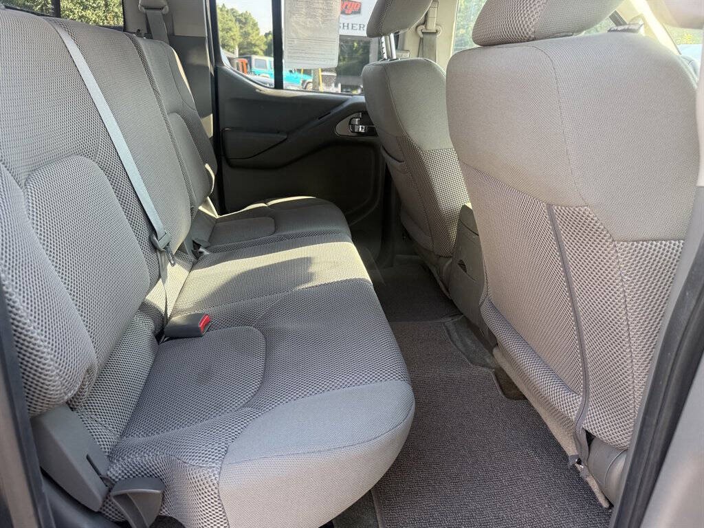 2016 Nissan Frontier Image 27