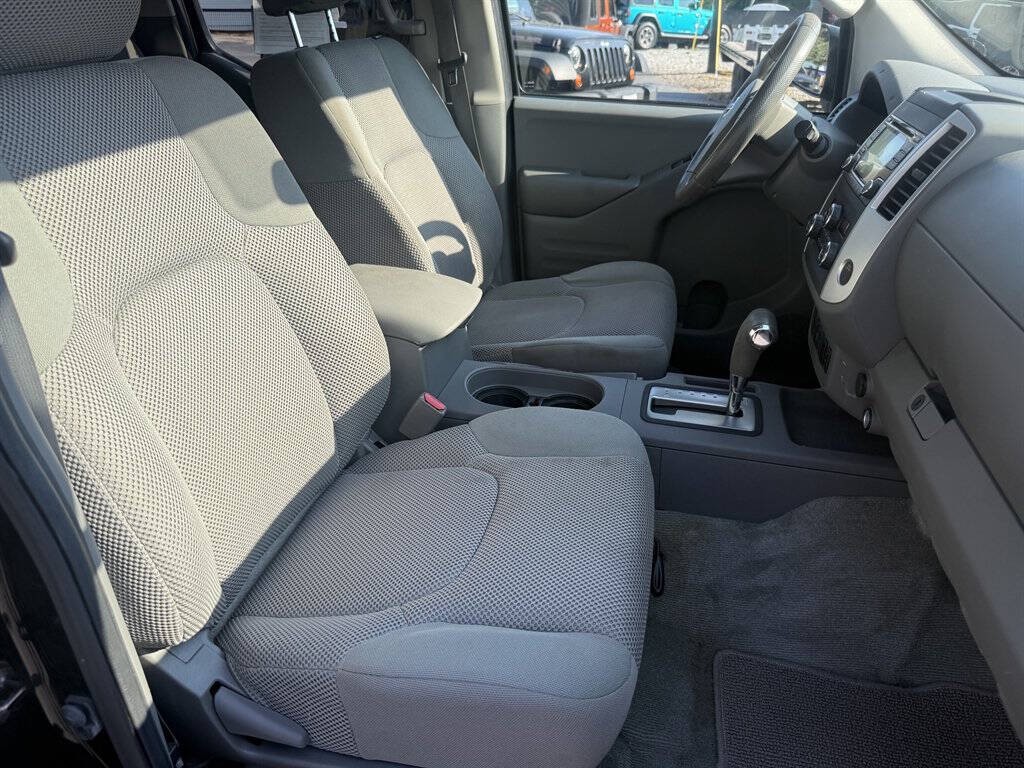 2016 Nissan Frontier Image 28