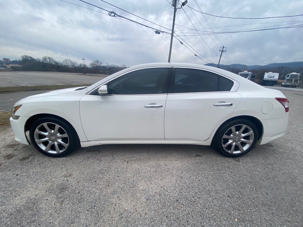 2010 Nissan Maxima Image 1