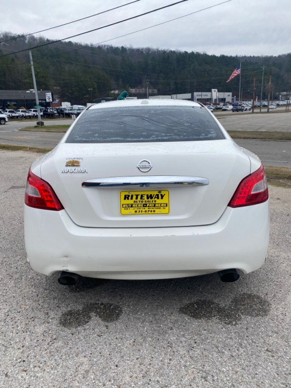 2010 Nissan Maxima Image 2