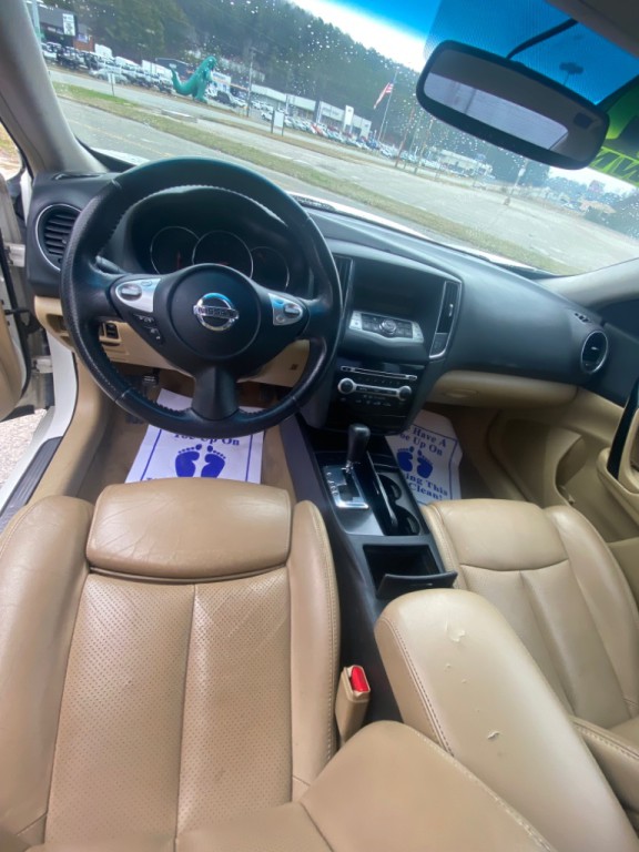 2010 Nissan Maxima Image 5