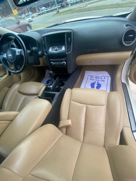 2010 Nissan Maxima Image 6
