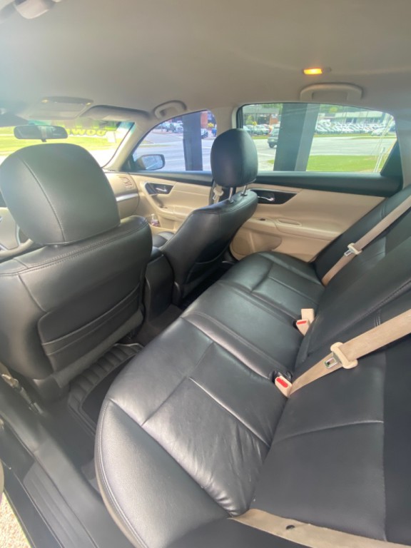 2016 Nissan Altima Image 8