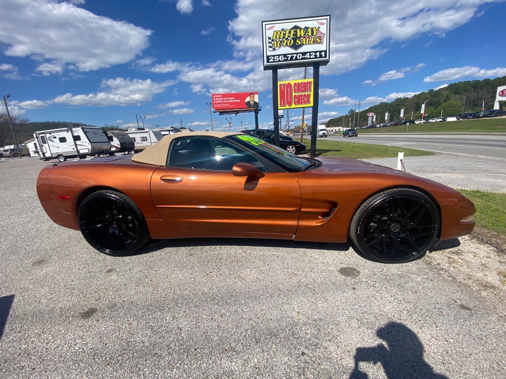 2001 Chevrolet Corvette Image 3