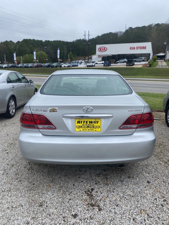 2005 Lexus ES Image 2